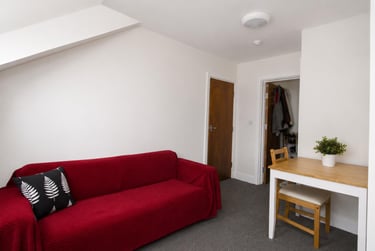 1 bed flat, Wolsdon Street,, Stonehouse, Plymouth, PL15EH - Image 1